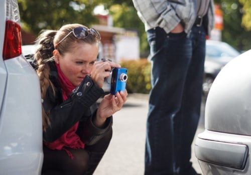 What are the 7 steps to dealing with a car accident?